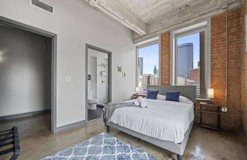 Stunning Downtown Apartment with Pool, Laundry, Parking - Foto 19