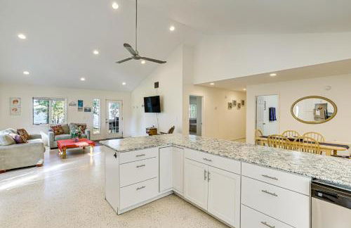 Lake Champlain Retreat with Grill, Fire Pit! - Foto 9