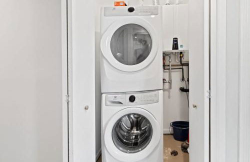 Modern 4BR 2BA Apt Steps to the Beach Open Living - Foto 24