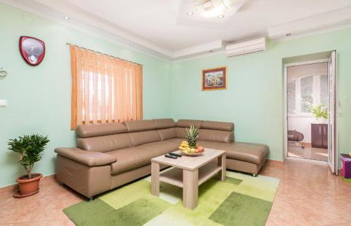 Nice Apartment In Garica With Wifi - Photo 15