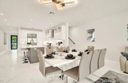 4BR w htd Pool Walk to Las Olas 5mins to Beach - Foto 21