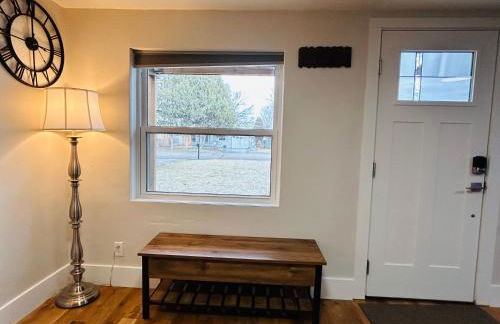 Little Blue Bungalow on Boise's Bench, Pet Friendly, Fully Fenced yard with doggie door! 2 miles from BSU, 5 minutes from Downtown Boise, Desk and workstation for remote workers, 2 TV's large walk-in closet, Good for mid-term stays - Foto 27