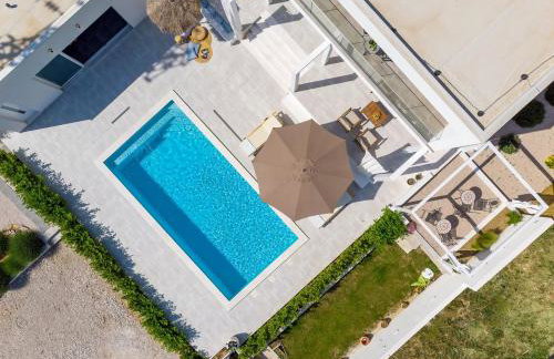 Villa Zen with 4 bedrooms, private 32 sqm pool, summer kitchen, 7 km from the beach - Photo 45