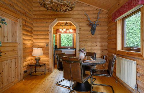 Hunters Lodge - Photo 8