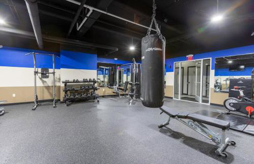 Steps 2 Everything! - KING Bed - Amazing Roof and Gym - Foto 4