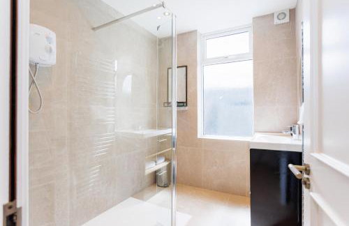 111 By Mayfair - Luxurious 12 Bedroom House, Portrush - Foto 49
