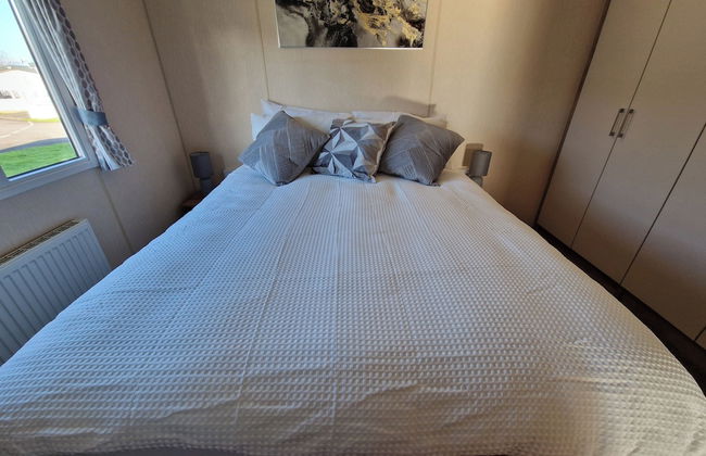 Serene Chalet Retreat in Chichester - Photo 2