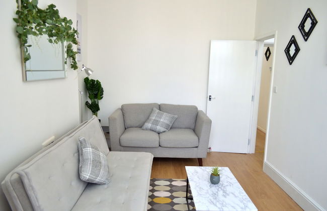 Beautiful Two-bed Apartment With Driveway Parking - Foto 24