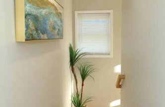 Grace Filled Apartment in Newark - Photo 9