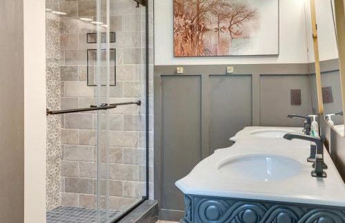 Tranquil Lakefront Cabin Fire Pit, Grill and Patio - Foto 16