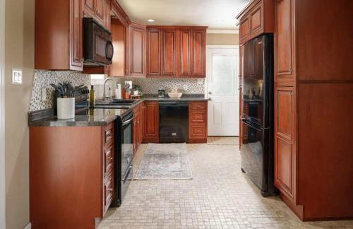 Serene Getaway with Patio in Pineville - Foto 10