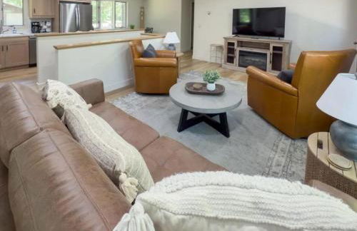 Pet-Friendly Lakefront Cabin by arc Vacation Rentals - Foto 21