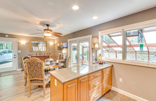 Cozy Hideaway with Grill, 17 Mi to Asheville - Foto 12