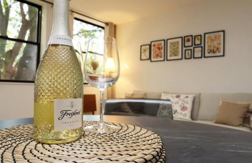 Modern Comfort Near Castle St with WiFi & Parking! - Foto 17