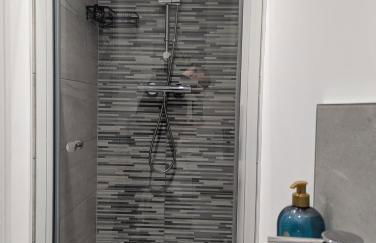 Large 4 Bed Hse, Sleeps 7, 3 BTH, Drive PRKG-4 Cars, M4-A329, Shinfield Studios, 10mins, Reading, Ascot & Legoland 20mins, Film Crew, Contractor & Family Friendly - Foto 5