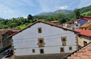 La Casona de Pascueru de POO DE CABRALES - Foto 4
