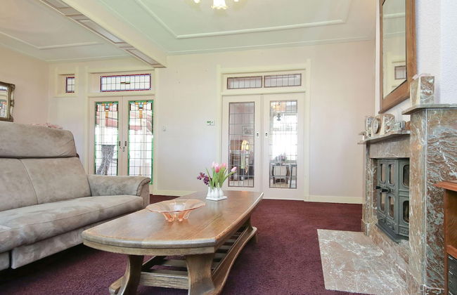 Characteristic Country House With Wellness - Foto 17