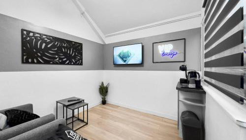 Small Studio Suite w VIP lounge access-Maerdy - Foto 3