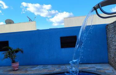 Casa espaçosa com linda piscina - Foto 1