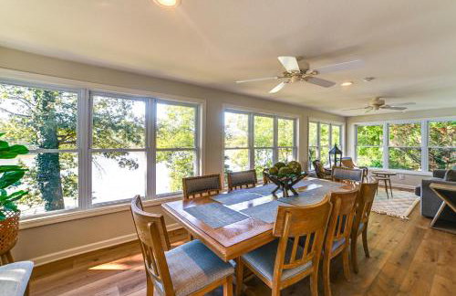 Spacious Kentucky Lake Escape with Dock and Views - Foto 16