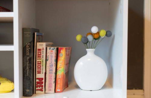 1803 Salem 1BR | Walk to Haunted Happenings - Foto 12