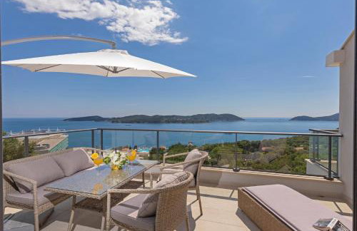 Apartmani D & J with Heated Pool & Stunning Sea View - Photo 9