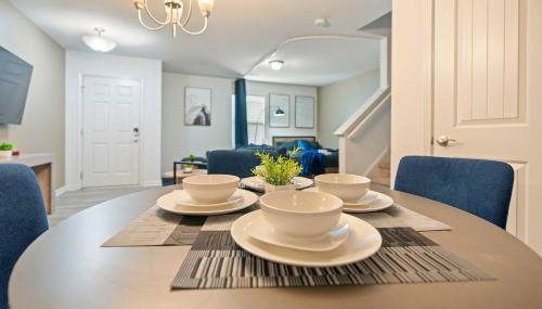 4BR Townhouse King Bed 2-Story Near NC State - Foto 3