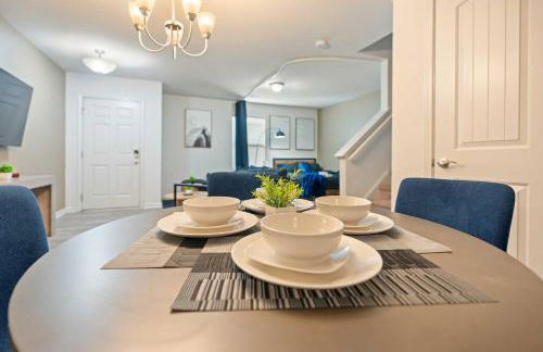 4BR Townhouse King Bed 2-Story Near NC State - Foto 3