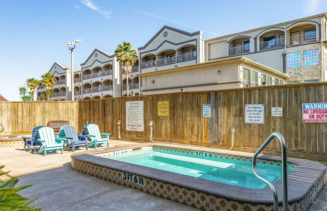 Seaside and Breezy Condo at the Victorian - Foto 26