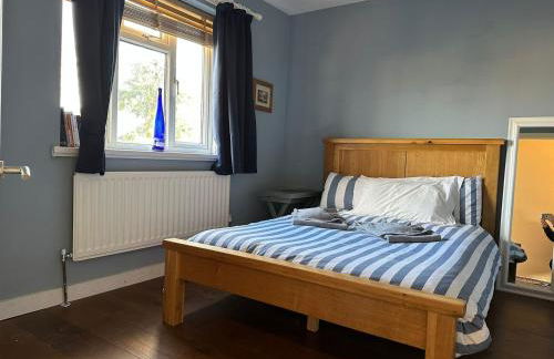 Cosy 2BR Home with Garden & Parking - Foto 5