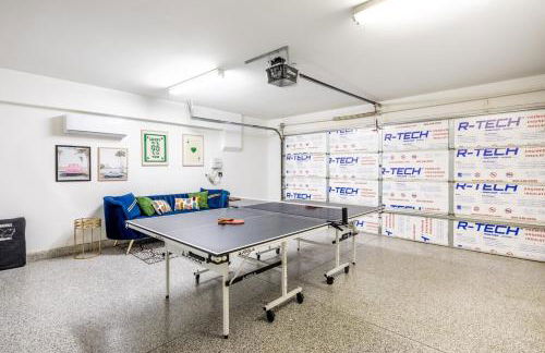 Spacious Yard, Sparkling Pool & Spa, Firepit, 9beds! - Photo 47