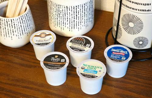 Cozy Luxury - King Bed, Coffee Bar, Sleeps 5 - Foto 16