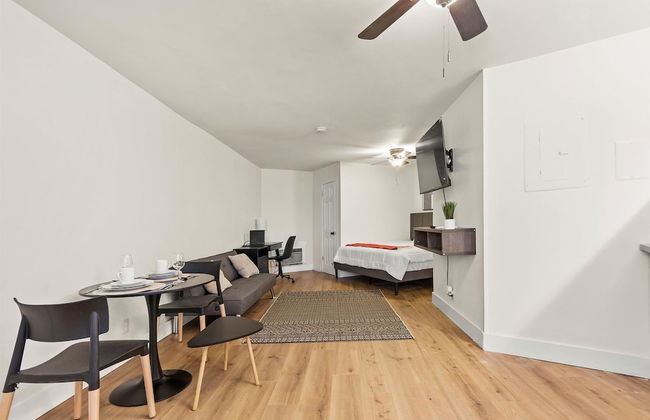 Spacious Studio Apt - Near Merrimack Park - Foto 11