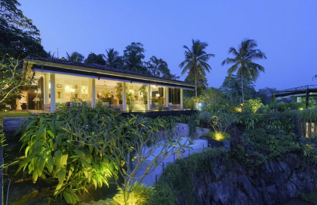 Cool and Contemporary Hilltop Villa With Ocean Views - Photo 27