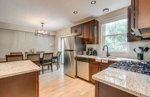 2 Mi to South Shore Beach Urban Retreat with Yard - Foto 12