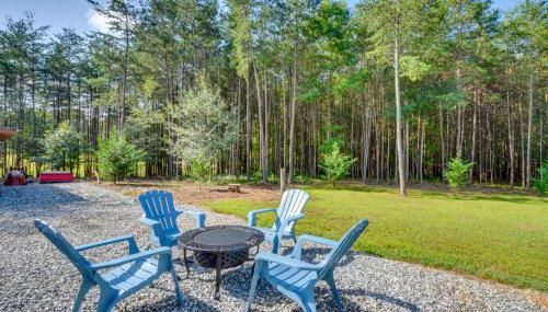 Cozy Clarkesville Getaway with Fire Pit! - Foto 2