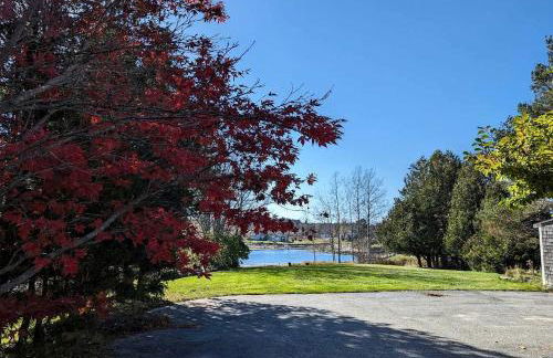 Cozy Waterfront Cottage with Private Beach and Fire Pit Near Gouldsboro, Maine - Foto 19