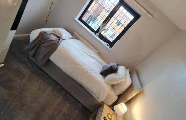 Spacious 4 Bedroom House in Corby Sleeps 9 Parking - Foto 14