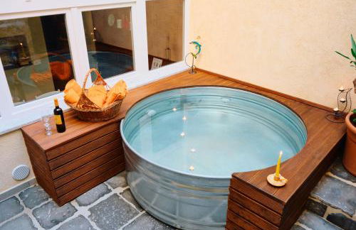 Basso 61, Cozy Oasis with Mini Pool and Courtyard - Foto 1