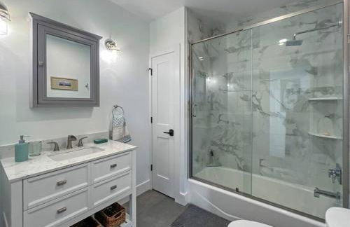 Lakeside Lodge with Studio Apartment - Foto 8