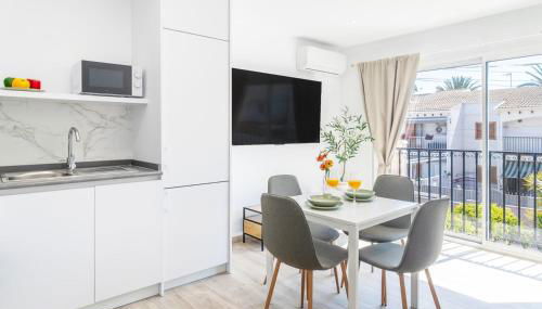 Modern and Stylish Apartment 1: Terrace and Pool - Foto 1