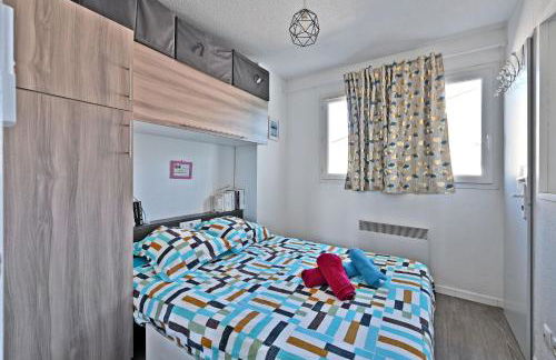 LE PETIT BONHEUR - PLACE PARKING PRIVEE - CLiM - TERRASSE - PISCINE PARTAGEE - PROCHE PARC SPIROU - Foto 11