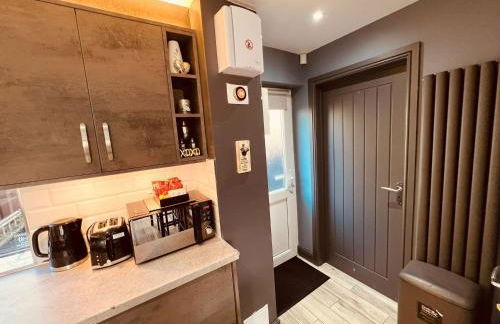 MODERN SUITES -5 Bedroom House- With FREE PARKING Birmingham city - Foto 35