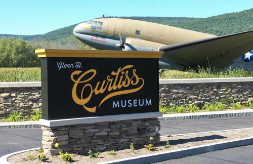 Keuka Wine Trail Vineyard View Farmhouse - Fire Pit & Game Room - Foto 78