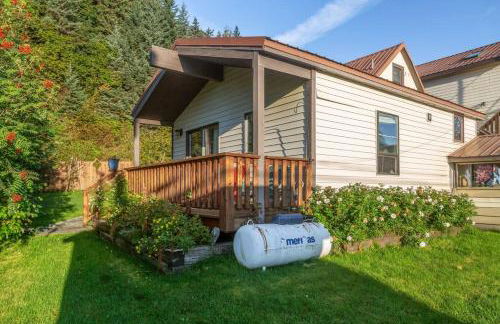 Studio-Alaska's Point of View-Private-intown - Photo 4