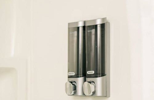 Comfortable and Walkable - Off-Street Parking - Foto 13