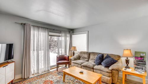 Near Hiking Cozy Anchorage Retreat with Fireplace! - Foto 4