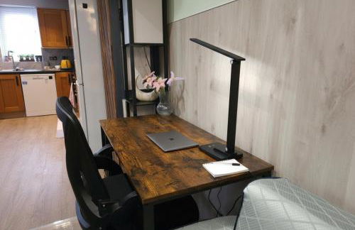 2 Bed Cosy House in London by Zaftastic Stays - Photo 22