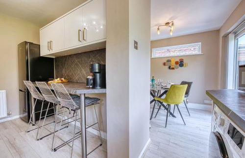 Elegant 5 Bed House - Sleeps 9, Central Solihull, NEC, JLR, HS2, Resorts World, Airport Business and Leisure Stays, - Foto 15