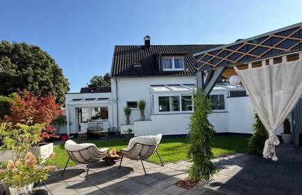 Gemütliche Doppelhaushälfte mit Garten und Sauna - Foto 1